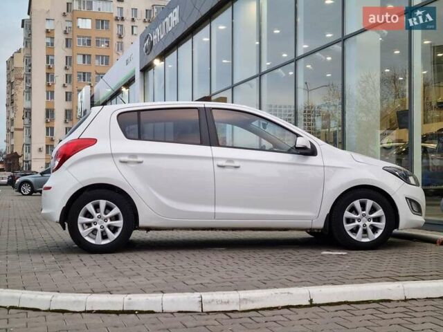 Белый Хендай и20, объемом двигателя 1.4 л и пробегом 128 тыс. км за 7900 $, фото 11 на Automoto.ua