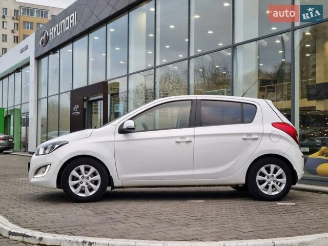 Белый Хендай и20, объемом двигателя 1.4 л и пробегом 128 тыс. км за 7900 $, фото 10 на Automoto.ua