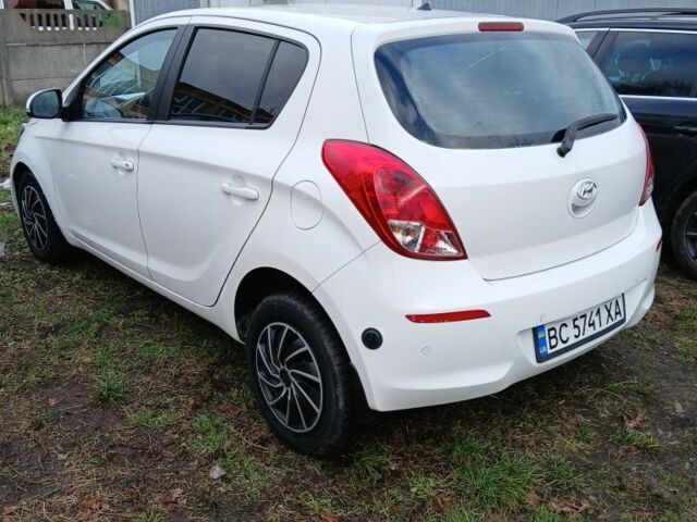 Білий Хендай і20, об'ємом двигуна 1.25 л та пробігом 218 тис. км за 5500 $, фото 4 на Automoto.ua