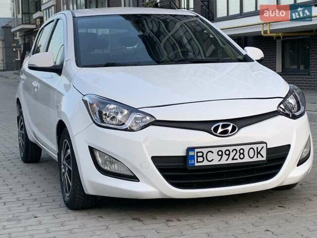 Белый Хендай и20, объемом двигателя 1.25 л и пробегом 290 тыс. км за 4299 $, фото 7 на Automoto.ua