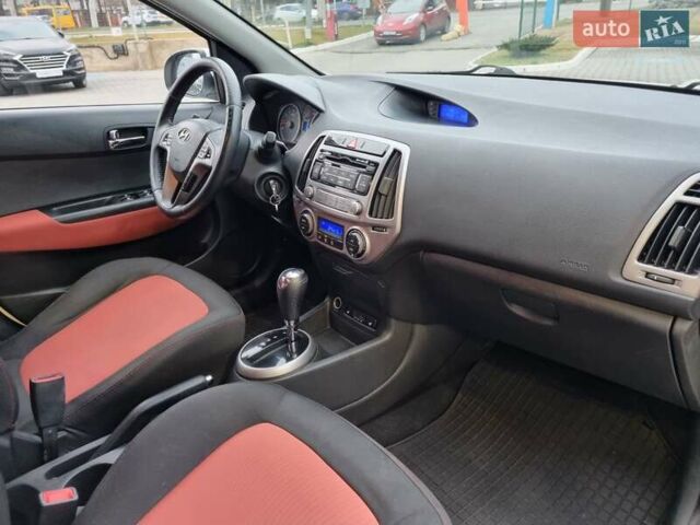 Белый Хендай и20, объемом двигателя 1.4 л и пробегом 128 тыс. км за 7900 $, фото 33 на Automoto.ua