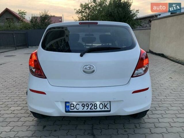Белый Хендай и20, объемом двигателя 1.25 л и пробегом 290 тыс. км за 4299 $, фото 8 на Automoto.ua
