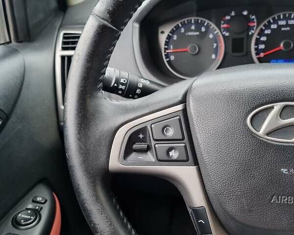 Белый Хендай и20, объемом двигателя 1.4 л и пробегом 128 тыс. км за 7900 $, фото 46 на Automoto.ua