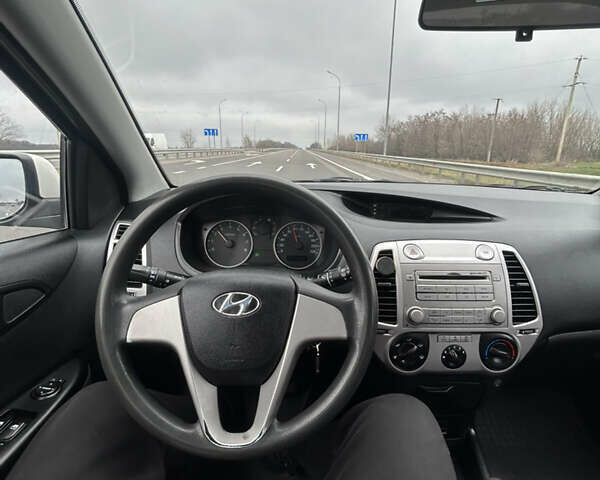 Белый Хендай и20, объемом двигателя 1.4 л и пробегом 93 тыс. км за 8200 $, фото 7 на Automoto.ua