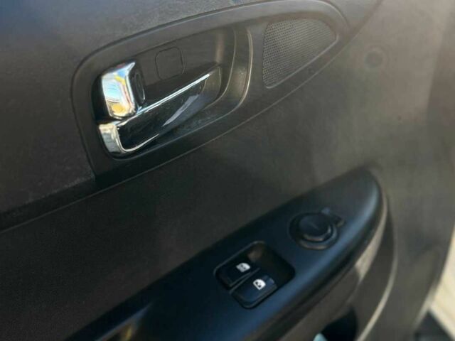 Белый Хендай и20, объемом двигателя 1.2 л и пробегом 242 тыс. км за 4600 $, фото 11 на Automoto.ua