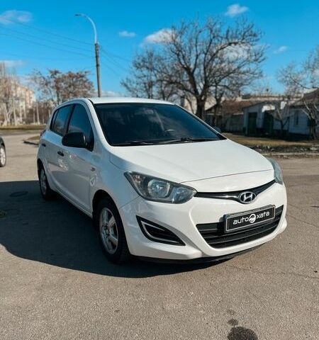 Белый Хендай и20, объемом двигателя 1.2 л и пробегом 188 тыс. км за 5300 $, фото 2 на Automoto.ua