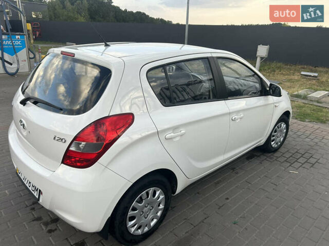 Белый Хендай и20, объемом двигателя 1.4 л и пробегом 93 тыс. км за 8200 $, фото 4 на Automoto.ua