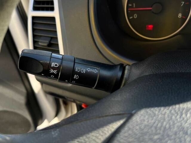 Белый Хендай и20, объемом двигателя 1.2 л и пробегом 242 тыс. км за 4600 $, фото 14 на Automoto.ua