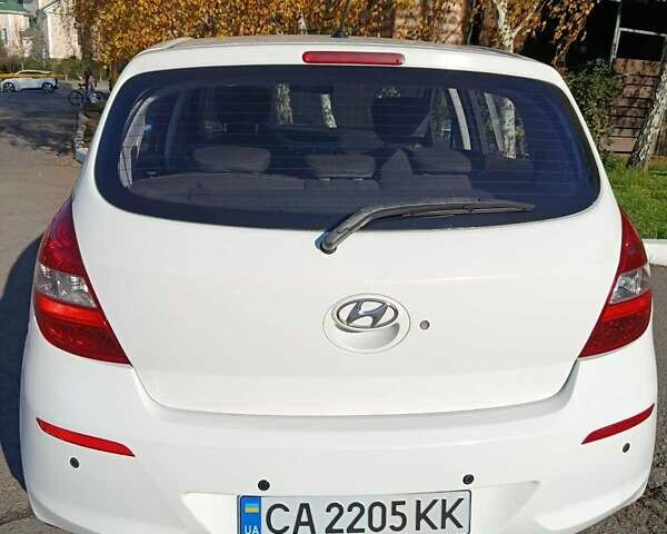 Белый Хендай и20, объемом двигателя 1.4 л и пробегом 194 тыс. км за 8600 $, фото 10 на Automoto.ua