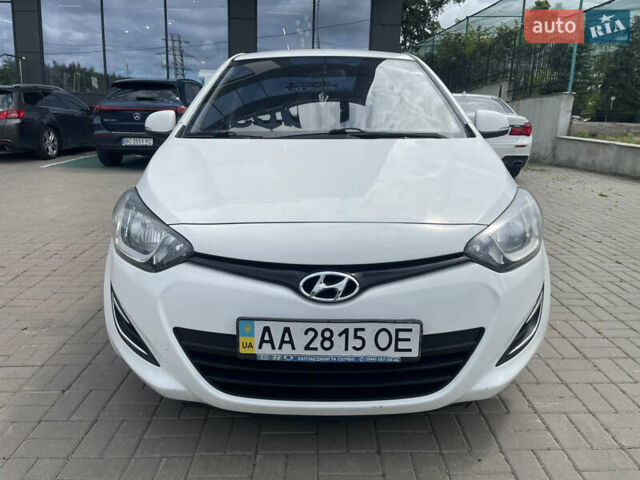 Белый Хендай и20, объемом двигателя 1.4 л и пробегом 162 тыс. км за 7900 $, фото 1 на Automoto.ua