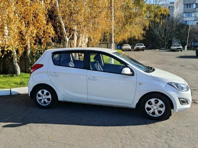 Белый Хендай и20, объемом двигателя 0 л и пробегом 190 тыс. км за 8299 $, фото 7 на Automoto.ua