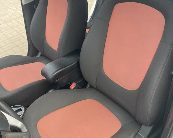 Белый Хендай и20, объемом двигателя 1.4 л и пробегом 162 тыс. км за 7900 $, фото 17 на Automoto.ua