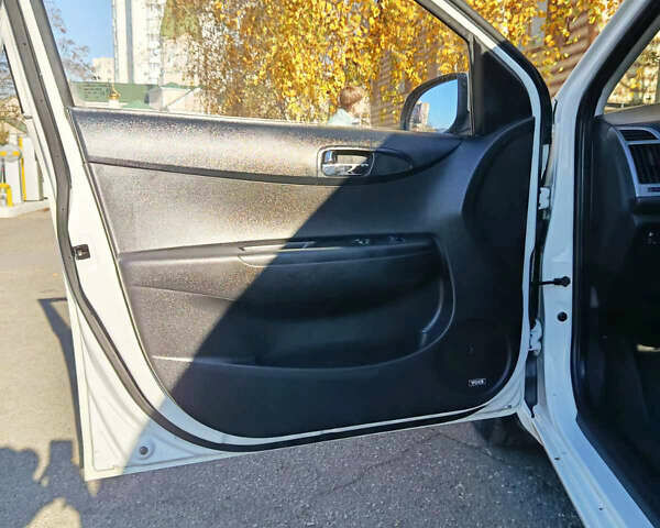 Белый Хендай и20, объемом двигателя 1.4 л и пробегом 194 тыс. км за 8600 $, фото 20 на Automoto.ua