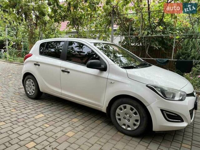 Белый Хендай и20, объемом двигателя 1.12 л и пробегом 202 тыс. км за 5700 $, фото 1 на Automoto.ua