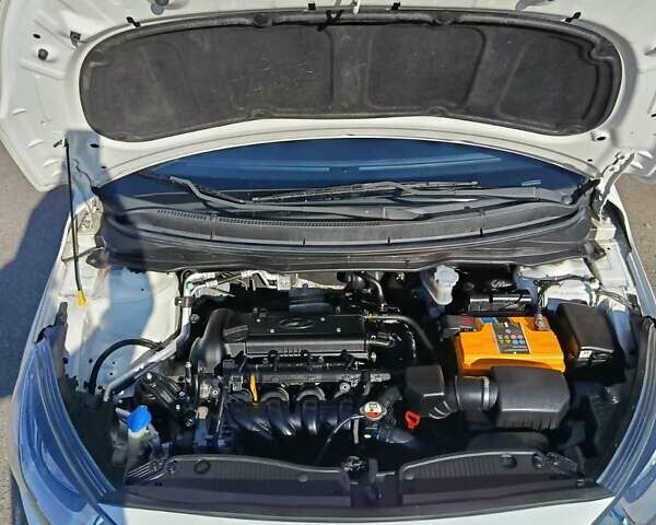 Белый Хендай и20, объемом двигателя 1.4 л и пробегом 194 тыс. км за 8600 $, фото 28 на Automoto.ua