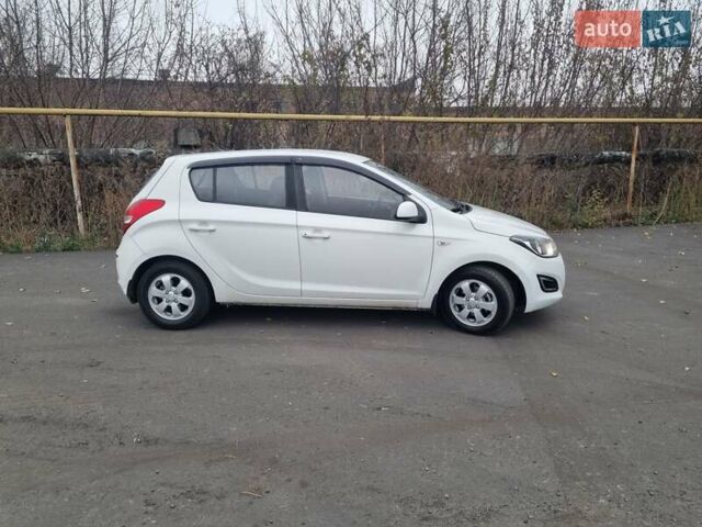 Белый Хендай и20, объемом двигателя 1.4 л и пробегом 125 тыс. км за 7400 $, фото 1 на Automoto.ua