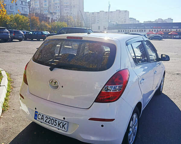 Белый Хендай и20, объемом двигателя 1.4 л и пробегом 194 тыс. км за 8600 $, фото 12 на Automoto.ua