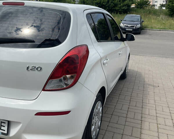 Белый Хендай и20, объемом двигателя 1.4 л и пробегом 162 тыс. км за 7900 $, фото 10 на Automoto.ua