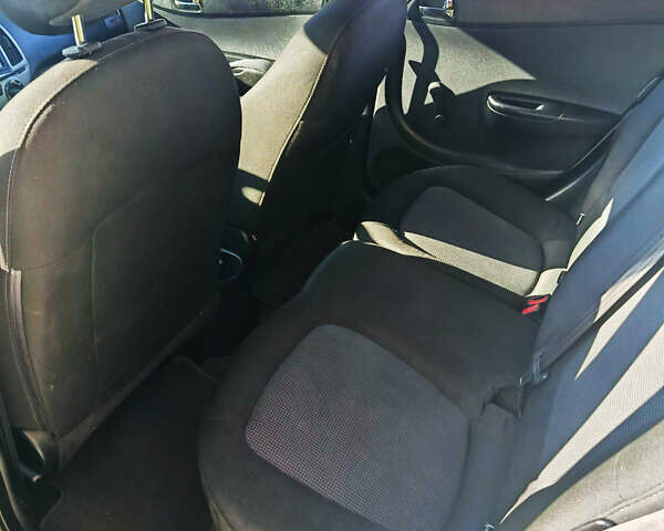 Белый Хендай и20, объемом двигателя 1.4 л и пробегом 194 тыс. км за 8600 $, фото 22 на Automoto.ua