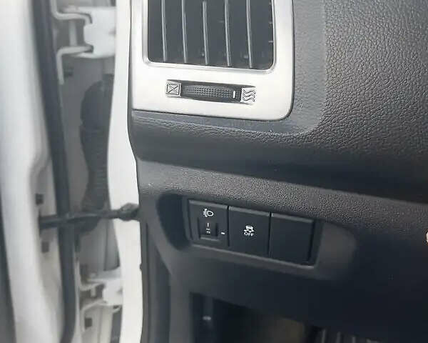 Белый Хендай и20, объемом двигателя 1.2 л и пробегом 124 тыс. км за 5100 $, фото 1 на Automoto.ua