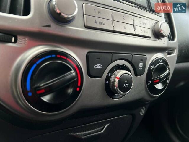 Белый Хендай и20, объемом двигателя 1.12 л и пробегом 119 тыс. км за 6699 $, фото 14 на Automoto.ua