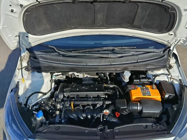 Белый Хендай и20, объемом двигателя 0 л и пробегом 190 тыс. км за 8299 $, фото 3 на Automoto.ua