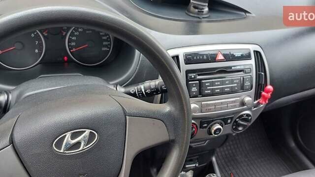 Белый Хендай и20, объемом двигателя 1.25 л и пробегом 156 тыс. км за 6700 $, фото 8 на Automoto.ua