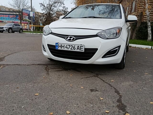 Белый Хендай и20, объемом двигателя 0 л и пробегом 190 тыс. км за 8299 $, фото 4 на Automoto.ua