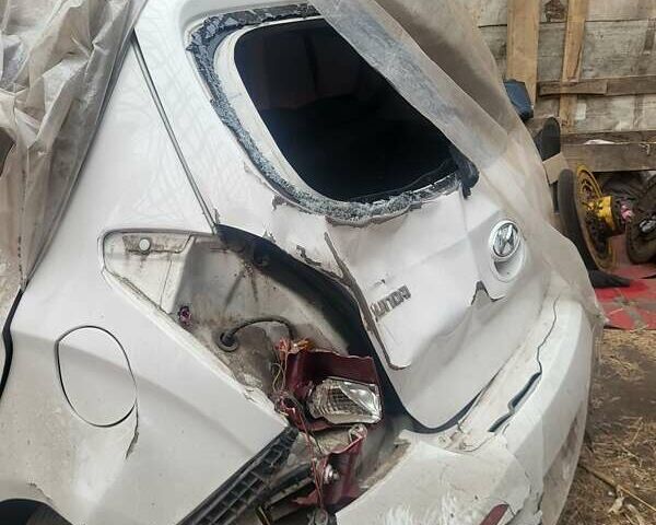 Білий Хендай і20, об'ємом двигуна 1.1 л та пробігом 170 тис. км за 1800 $, фото 2 на Automoto.ua