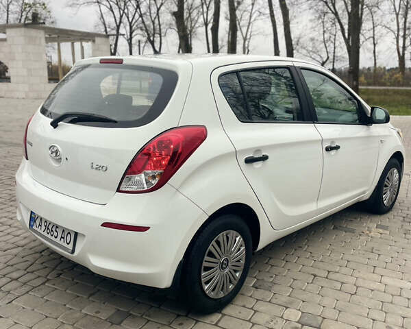 Белый Хендай и20, объемом двигателя 1.25 л и пробегом 143 тыс. км за 5800 $, фото 6 на Automoto.ua