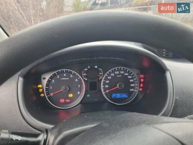 Белый Хендай и20, объемом двигателя 1.4 л и пробегом 125 тыс. км за 7400 $, фото 16 на Automoto.ua