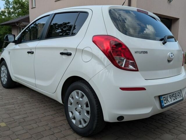 Білий Хендай і20, об'ємом двигуна 1.2 л та пробігом 175 тис. км за 5150 $, фото 3 на Automoto.ua