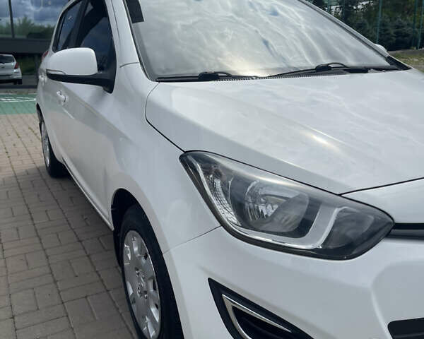 Белый Хендай и20, объемом двигателя 1.4 л и пробегом 162 тыс. км за 7900 $, фото 9 на Automoto.ua