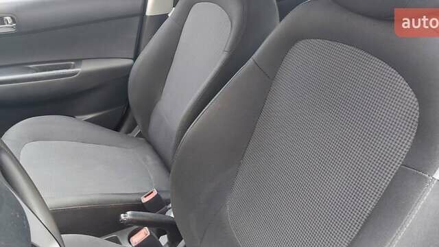 Белый Хендай и20, объемом двигателя 1.25 л и пробегом 156 тыс. км за 6700 $, фото 6 на Automoto.ua
