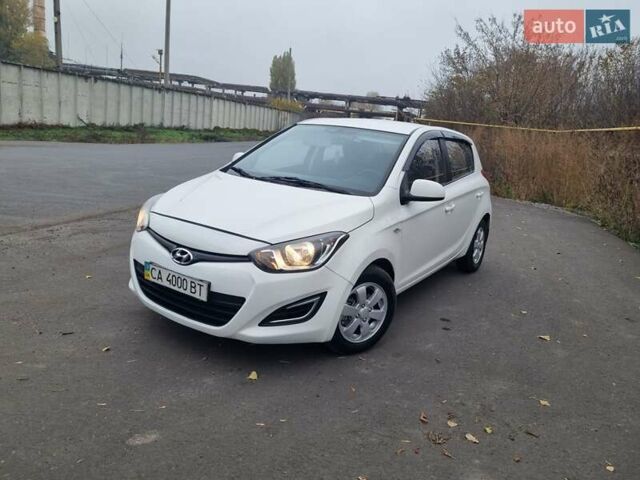 Белый Хендай и20, объемом двигателя 1.4 л и пробегом 125 тыс. км за 7400 $, фото 5 на Automoto.ua