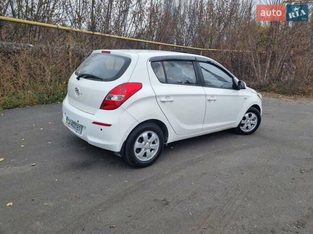 Белый Хендай и20, объемом двигателя 1.4 л и пробегом 125 тыс. км за 7400 $, фото 8 на Automoto.ua