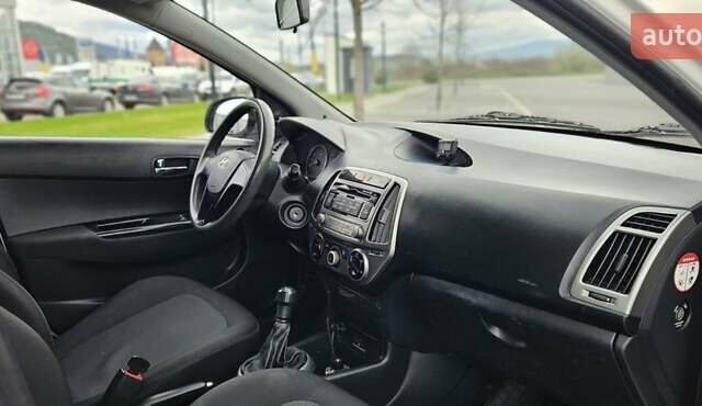 Білий Хендай і20, об'ємом двигуна 1.2 л та пробігом 196 тис. км за 5800 $, фото 5 на Automoto.ua