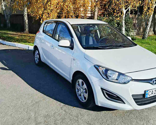 Белый Хендай и20, объемом двигателя 1.4 л и пробегом 194 тыс. км за 8600 $, фото 1 на Automoto.ua