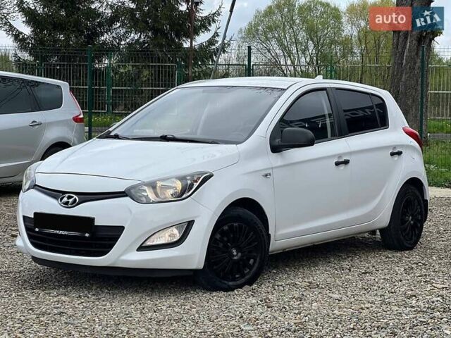 Белый Хендай и20, объемом двигателя 1.12 л и пробегом 119 тыс. км за 6699 $, фото 2 на Automoto.ua