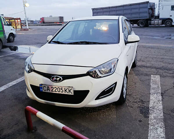 Белый Хендай и20, объемом двигателя 1.4 л и пробегом 194 тыс. км за 8600 $, фото 16 на Automoto.ua