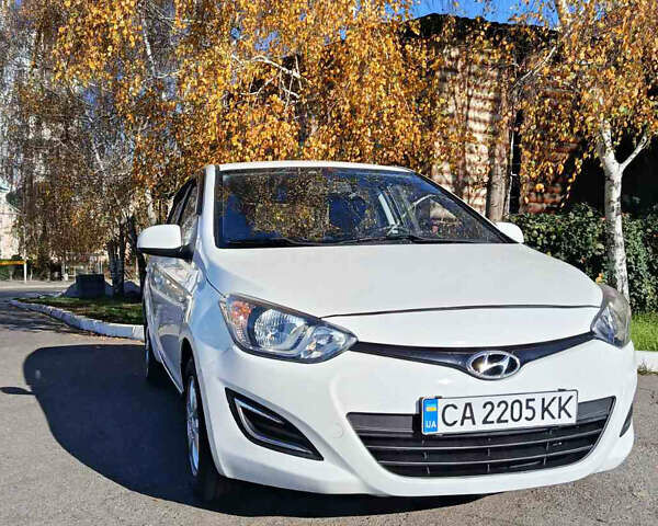 Белый Хендай и20, объемом двигателя 1.4 л и пробегом 194 тыс. км за 8600 $, фото 2 на Automoto.ua
