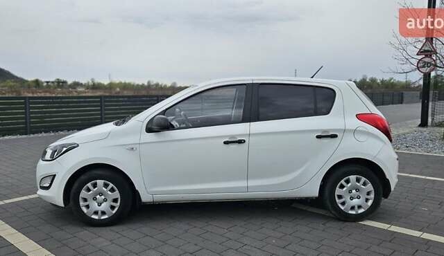 Білий Хендай і20, об'ємом двигуна 1.2 л та пробігом 196 тис. км за 5800 $, фото 9 на Automoto.ua