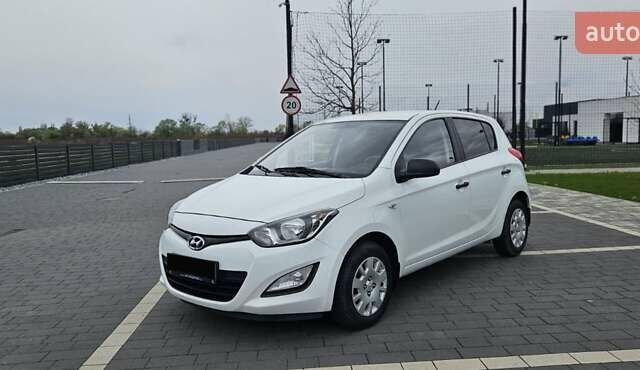 Білий Хендай і20, об'ємом двигуна 1.2 л та пробігом 196 тис. км за 5800 $, фото 7 на Automoto.ua