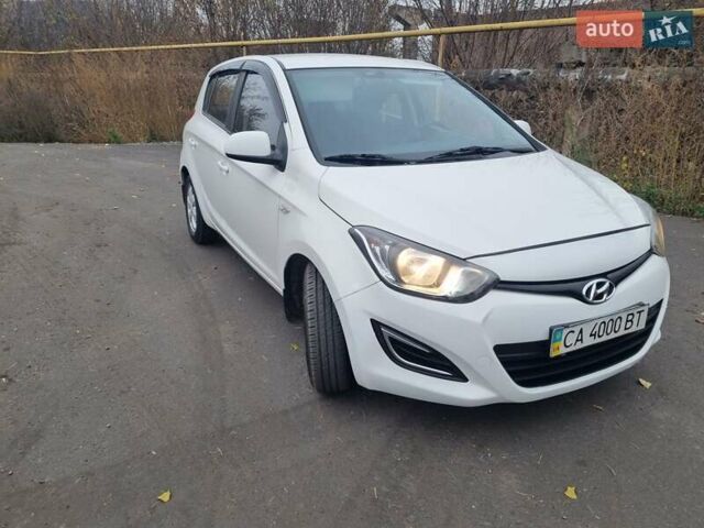 Белый Хендай и20, объемом двигателя 1.4 л и пробегом 125 тыс. км за 7400 $, фото 7 на Automoto.ua