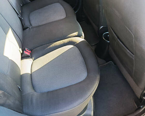 Белый Хендай и20, объемом двигателя 1.4 л и пробегом 194 тыс. км за 8600 $, фото 23 на Automoto.ua