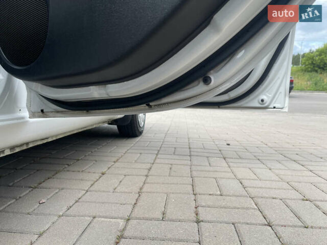 Белый Хендай и20, объемом двигателя 1.4 л и пробегом 162 тыс. км за 7900 $, фото 13 на Automoto.ua