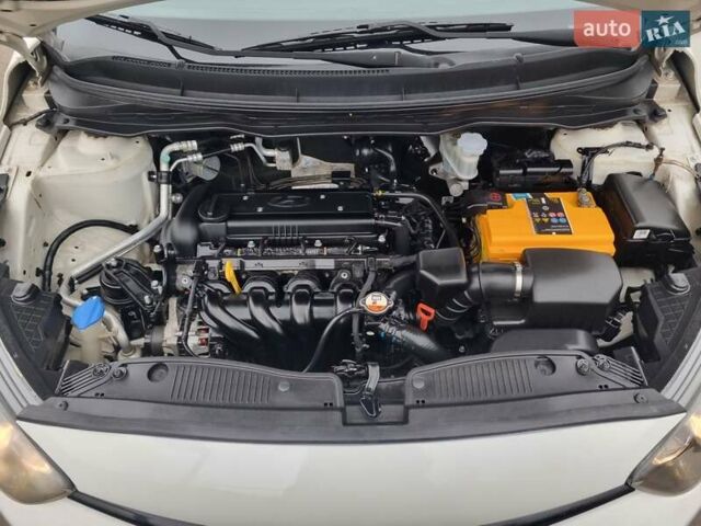 Белый Хендай и20, объемом двигателя 1.4 л и пробегом 125 тыс. км за 7400 $, фото 12 на Automoto.ua