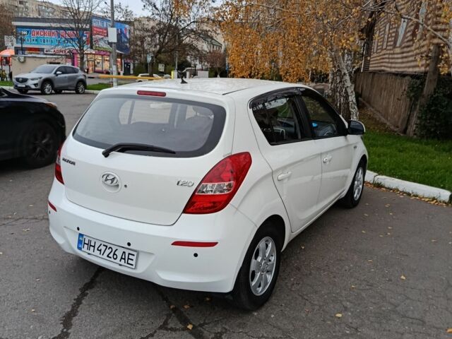Белый Хендай и20, объемом двигателя 0 л и пробегом 190 тыс. км за 8299 $, фото 2 на Automoto.ua