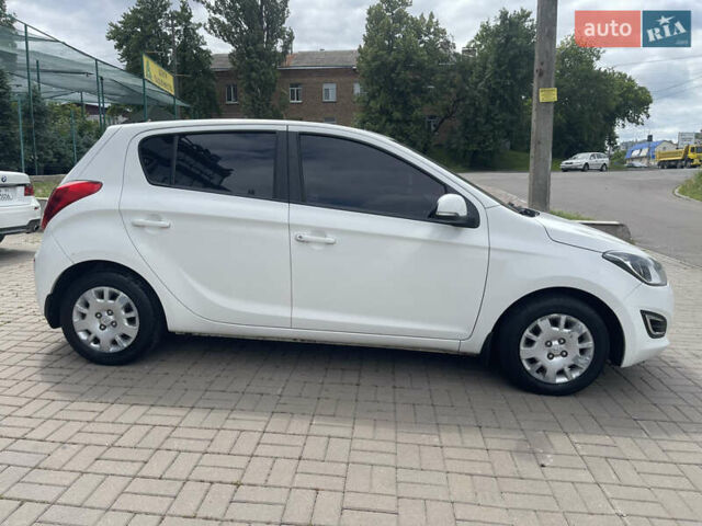 Белый Хендай и20, объемом двигателя 1.4 л и пробегом 162 тыс. км за 7900 $, фото 3 на Automoto.ua