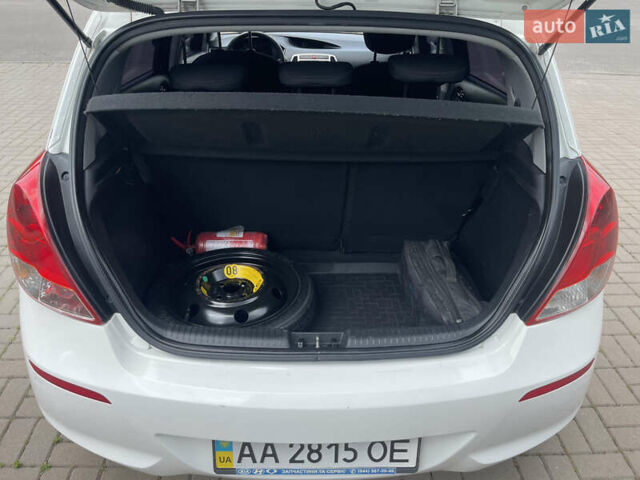 Белый Хендай и20, объемом двигателя 1.4 л и пробегом 162 тыс. км за 7900 $, фото 32 на Automoto.ua